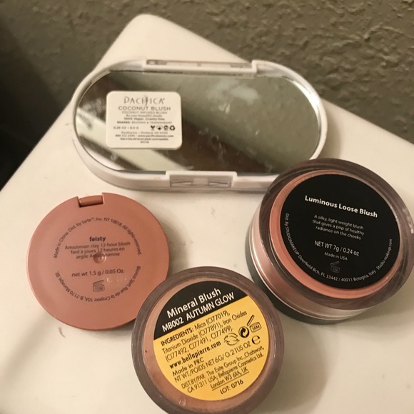 Blush lot - Picture 2 of 2